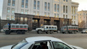 В центр Челябинска стянули ОМОН и полицию. Часть дорог перекрыли