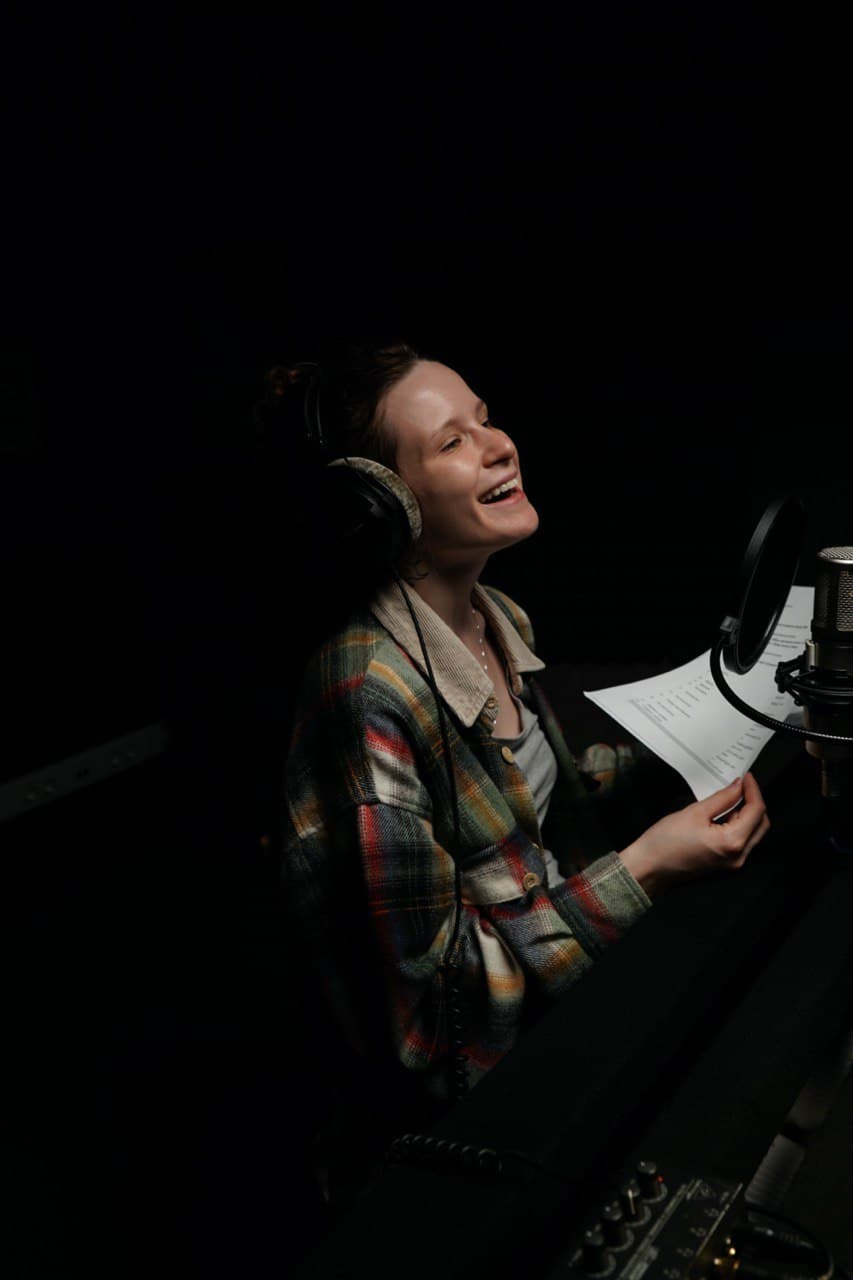 Лиза ранее уже работала с озвучкой — в апреле она стала голосом героини мультфильма от Pixar