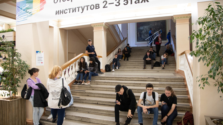 Выпускники 11-х классов эмигрируют из Челябинска в вузы Екатеринбурга
