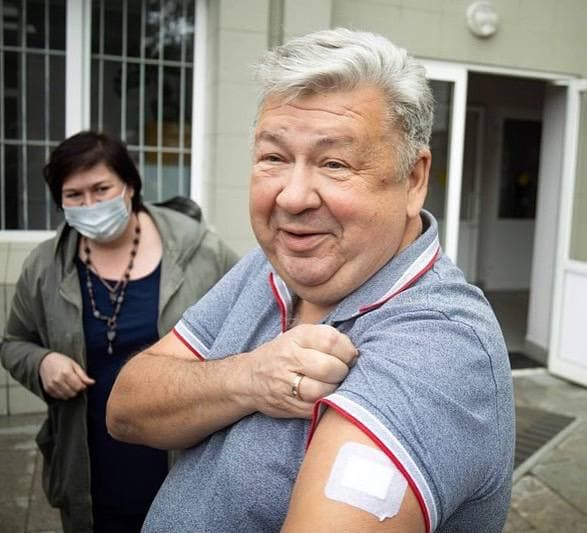 И. о. ректора Андрей Важенин тоже поставил прививку, выбрал «Спутник V»