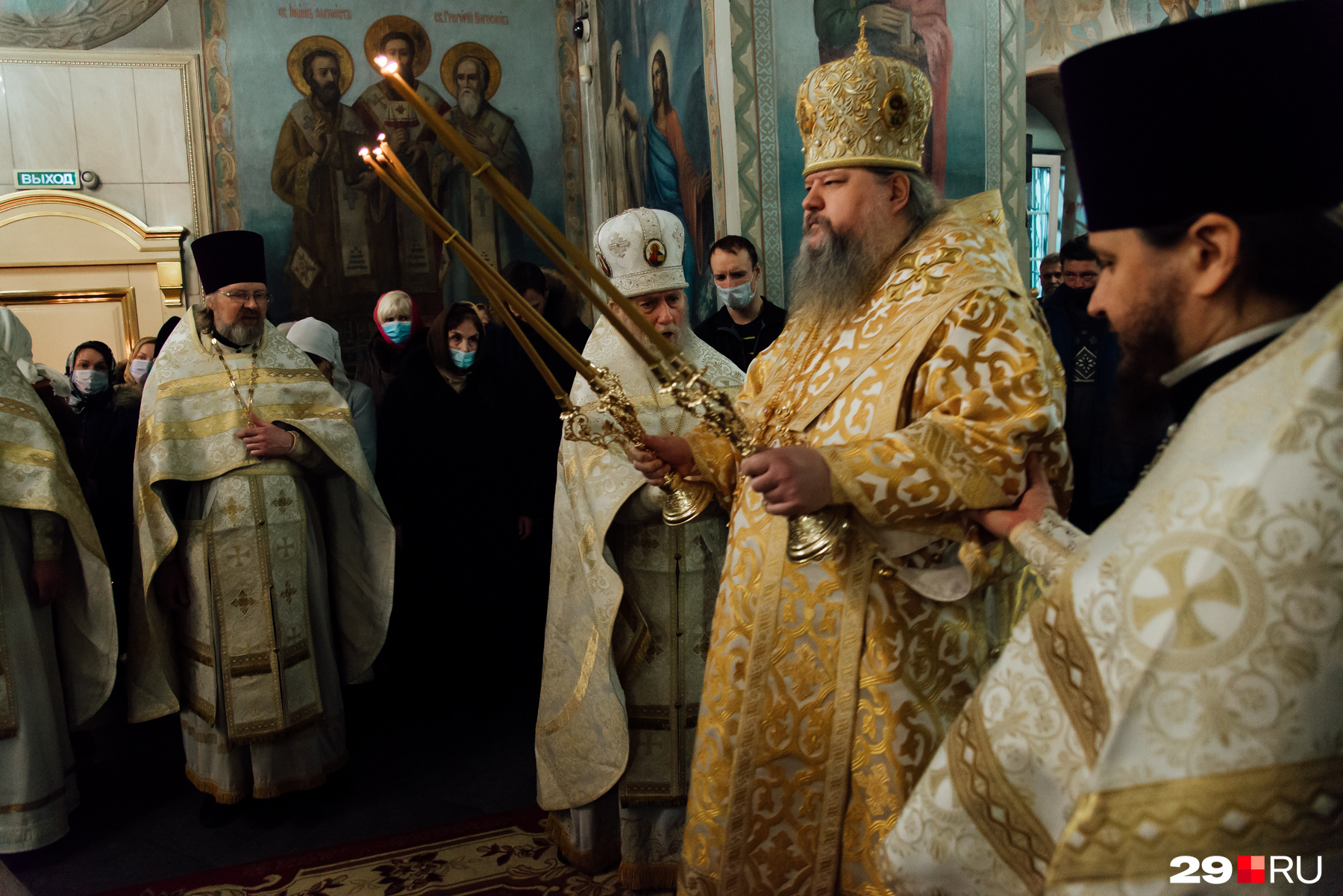 А вот еще один снимок из Ильинского кафедрального собора, где прошла Божественная литургия с участием митрополита Корнилия