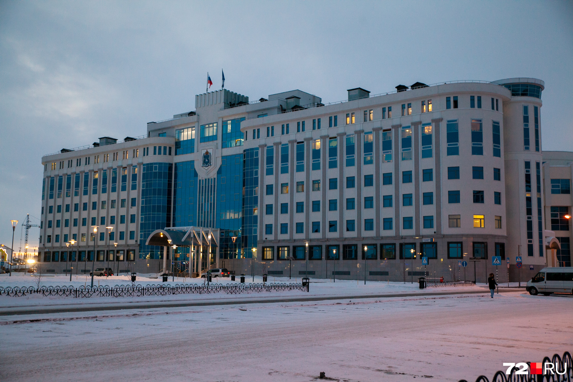 Какое здание правительства вам нравится больше: современное ямальское или советское тюменское?