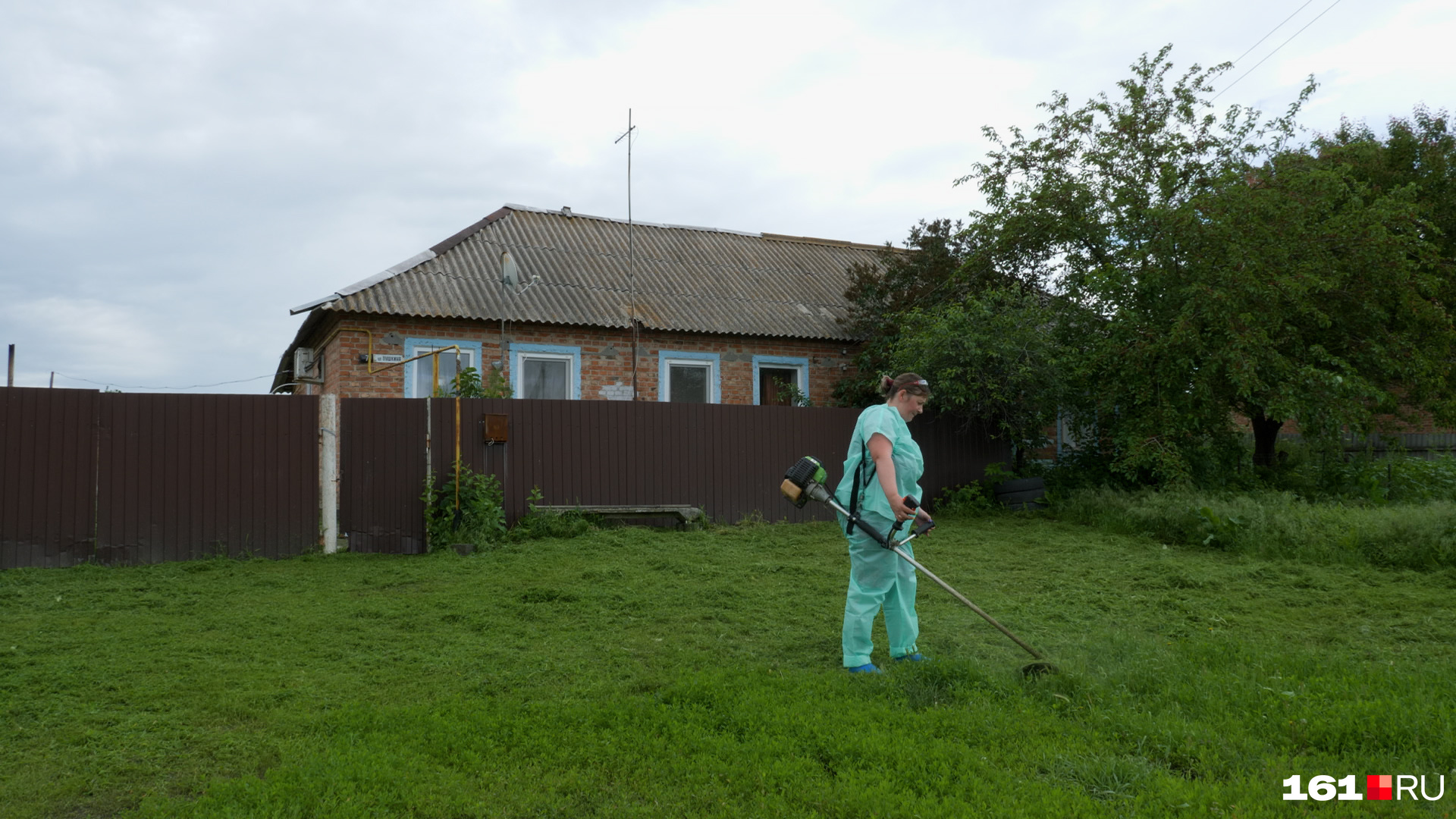Татьяна научилась в Юдино не только косить траву, но и практически всем мужским обязанностям по дому
