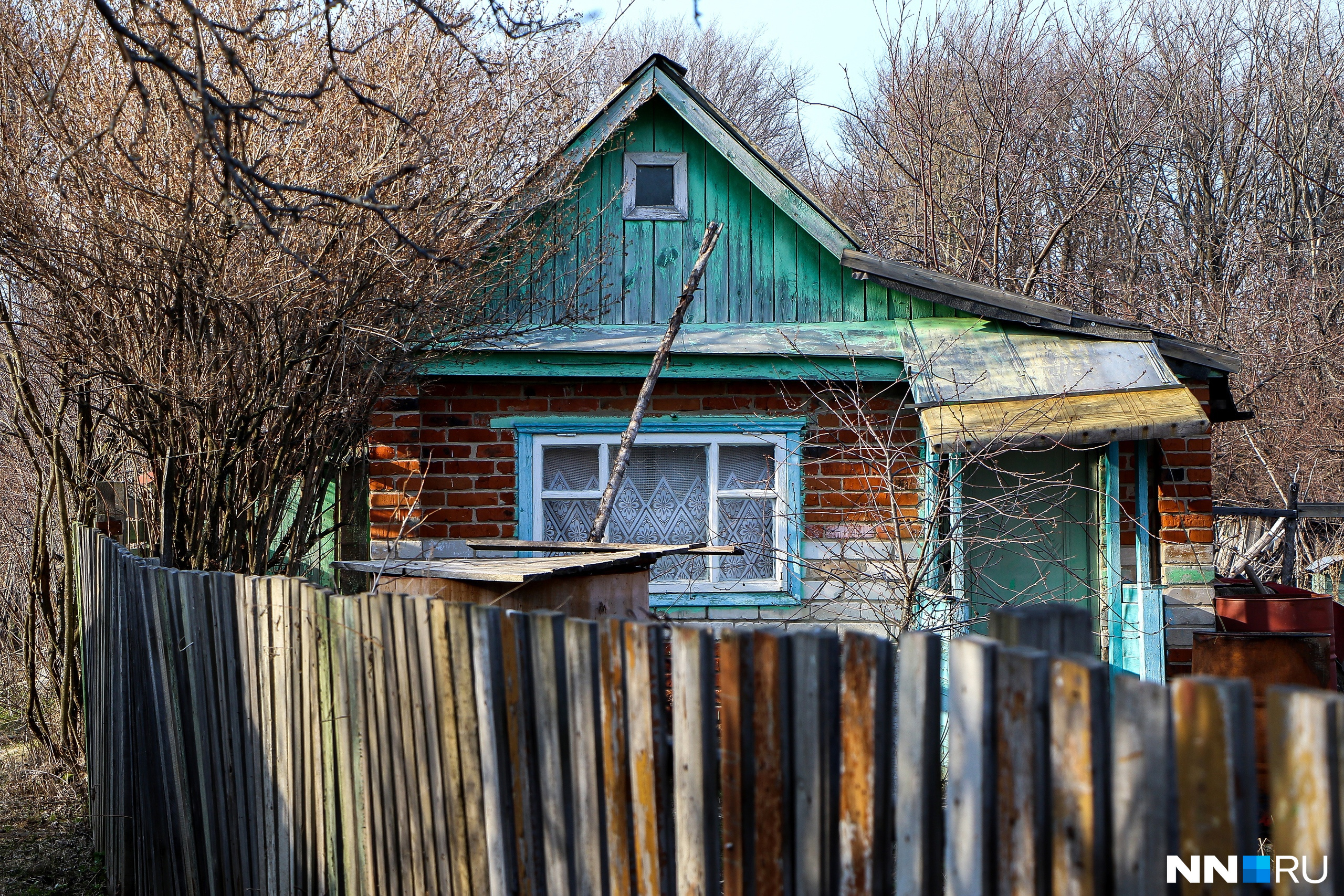 Многим нижегородцам не нужны роскошные условия проживания за городом — достаточно маленького дома и места для грядок Многим нижегородцам не нужны роскошные условия проживания за городом — достаточно маленького дома и места для грядок