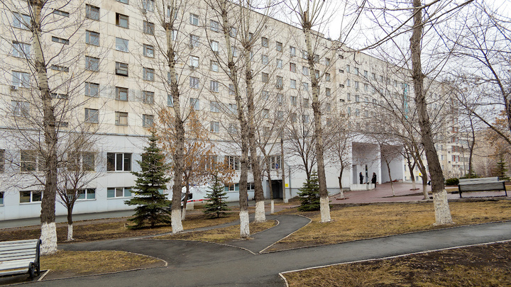В Челябинске вынесли приговор бывшему главному инженеру ОКБ № 3 за взятки при ремонте лифта в больнице