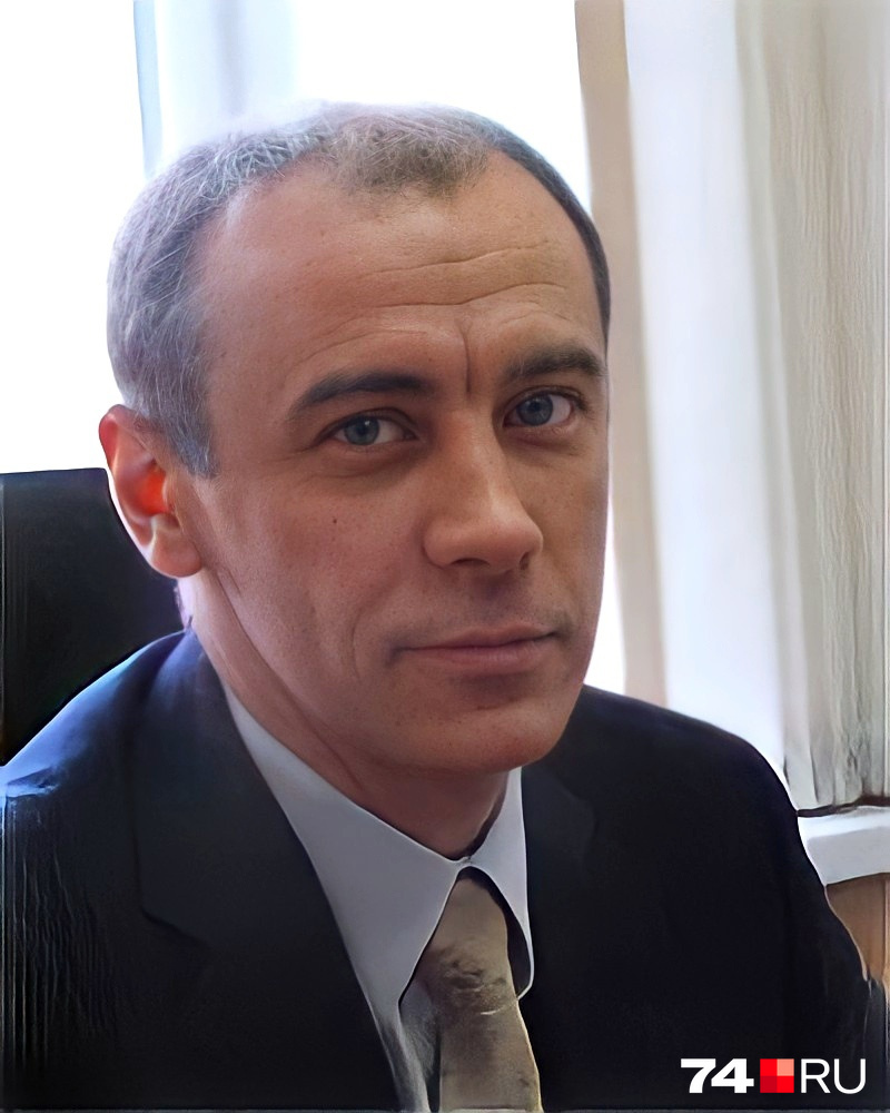 Пётр Конарев раньше был чиновником, а после ушел в бизнес. На парке имени Гагарина он зарабатывает уже много лет Пётр Конарев раньше был чиновником, а после ушел в бизнес. На парке имени Гагарина он зарабатывает уже много лет