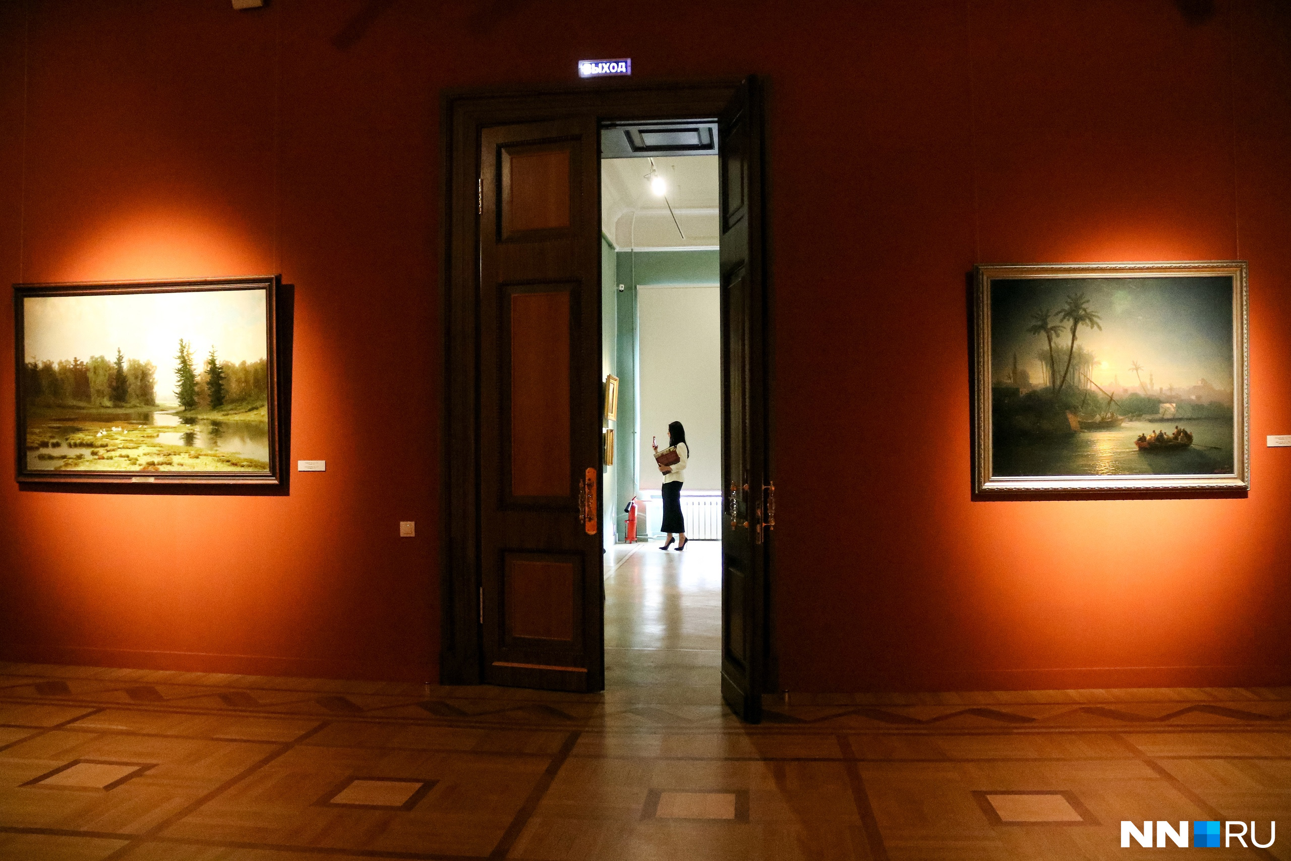В музее можно увидеть картины Айвазовского