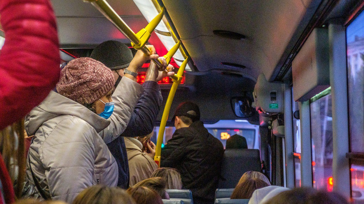 «Это последняя капля в социальном взрыве»: уфимцы — о возможном введении QR-кодов в автобусах