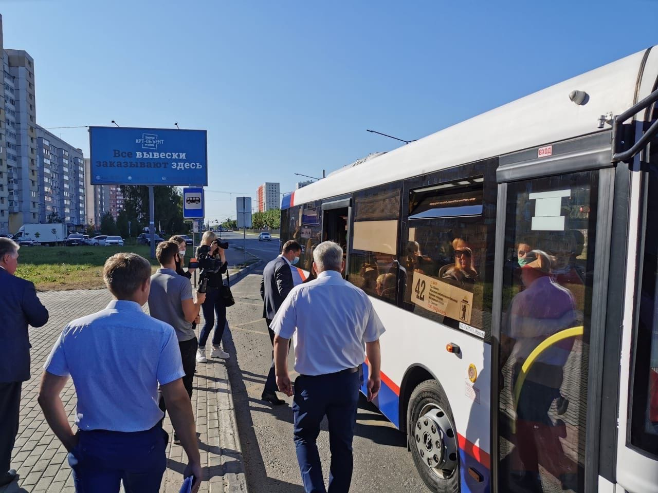 В автобус мэр Ярославля заходил в маске В автобус мэр Ярославля заходил в маске