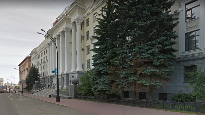 Сотрудника РЖД, попавшегося на взятке в Челябинске, взяли под стражу