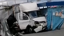 В Самарской области «Газель» влетела в остановку: видео последствий аварии