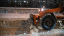 Новосибирск завалило снегом, <nobr class="_">на улицах —</nobr> не проехать. <nobr class="_">Как чистят</nobr> (и чистят ли) город: ночной репортаж