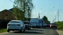 В Ярославле обнаружили три трупа в машине у обочины. Видео