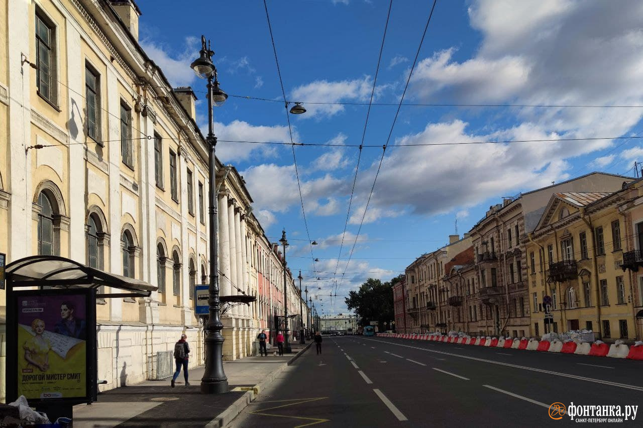 Васильевский остров в новом свете. На Кадетской линии выросли фонари  высотой с дом - 5 сентября 2021 - ФОНТАНКА.ру