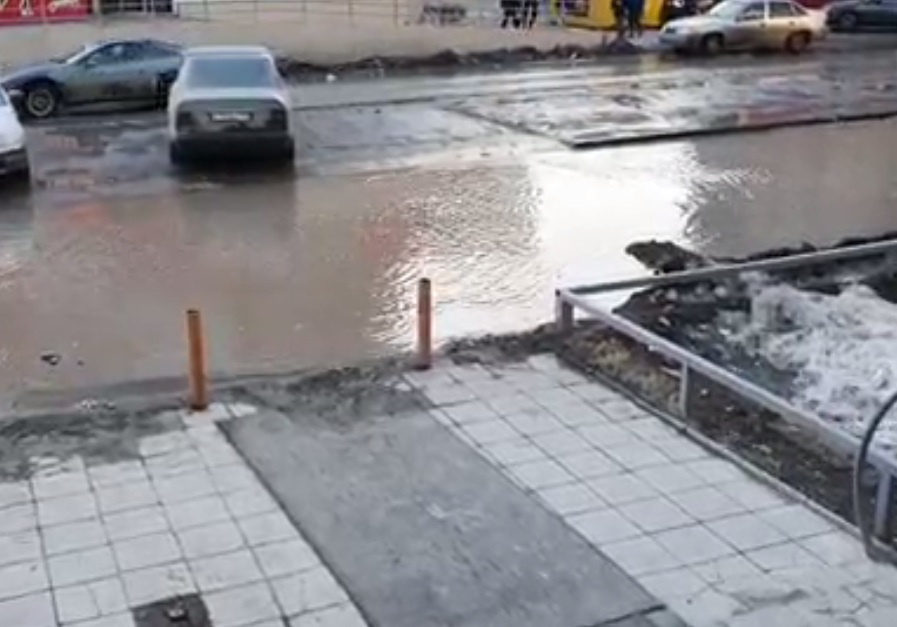В такой луже можно искупаться В такой луже можно искупаться