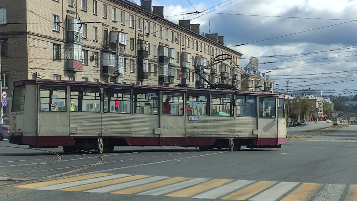 Дрифт с пассажирами: в Челябинске рядом с Теплотехом снова сошел с рельсов трамвай