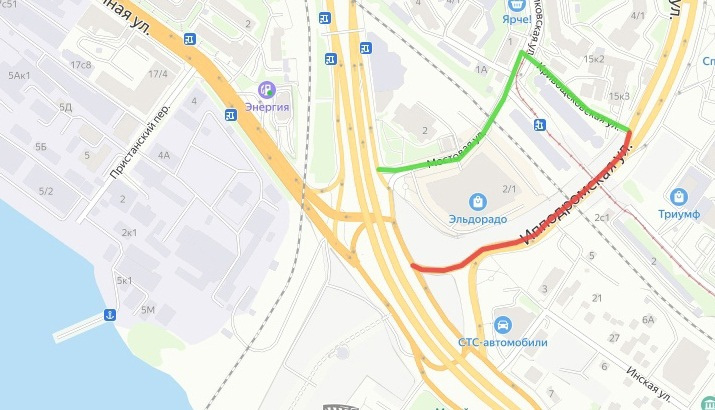Красным обозначен участок, на котором проезда не будет, зеленым — участок для объезда