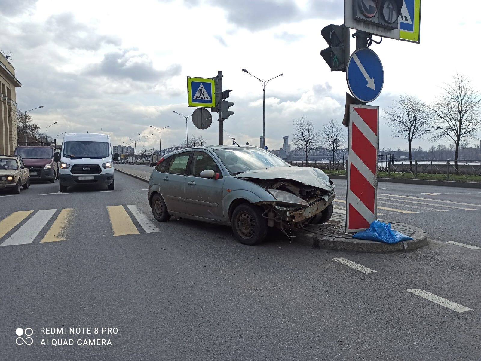 ДТП Санкт-Петербург Малоохтинский проспект. ДТП на Малоохтинском проспекте сегодня. Авария на Малоохтинском 10 вчера. Сегодня авария на Малоохтинском проспекте СПБ.