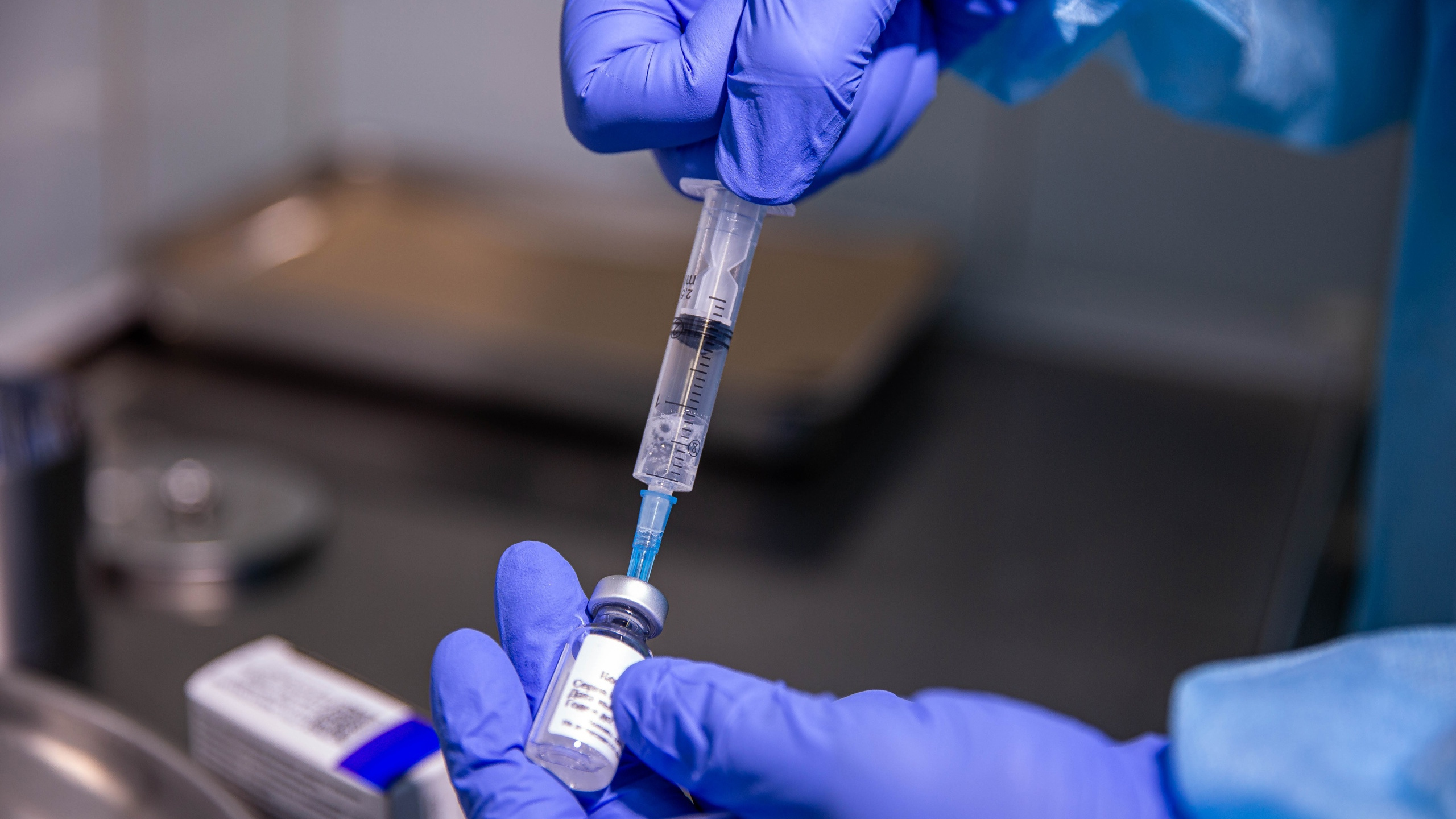 «Произошли изменения, которых я не ждал»: сибиряк сделал прививку от коронавируса и перехотел есть сладости