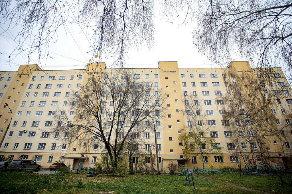 Трехкомнатная брежневка находится недалеко от Метеогорки Трехкомнатная брежневка находится недалеко от Метеогорки