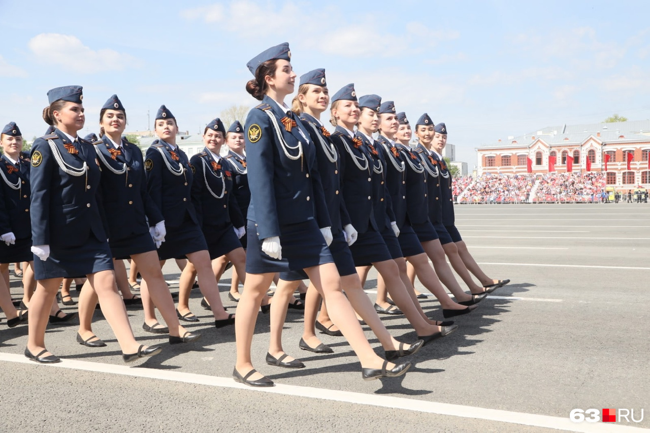 Парад победы в самаре. Участницы парада Победы. Парад 9 мая 2022 в Москве женщины. Парад 2019 РПК Москва девушки. Женщины на параде в Хабаровске 9 мая.