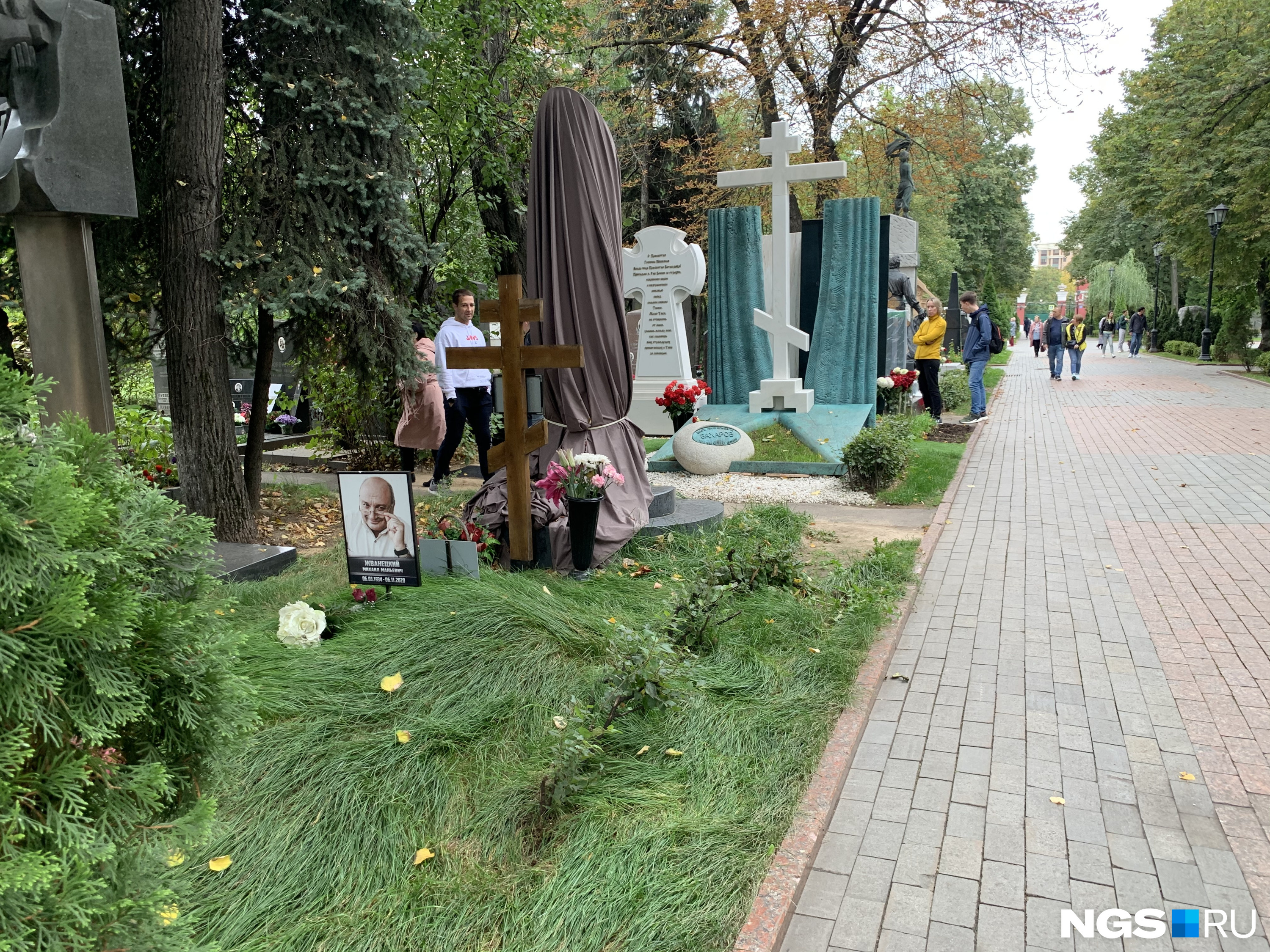 Еще захоронения артистов