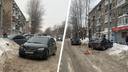 В Новосибирске девушка вышла из своей машины и попала под Ford Focus