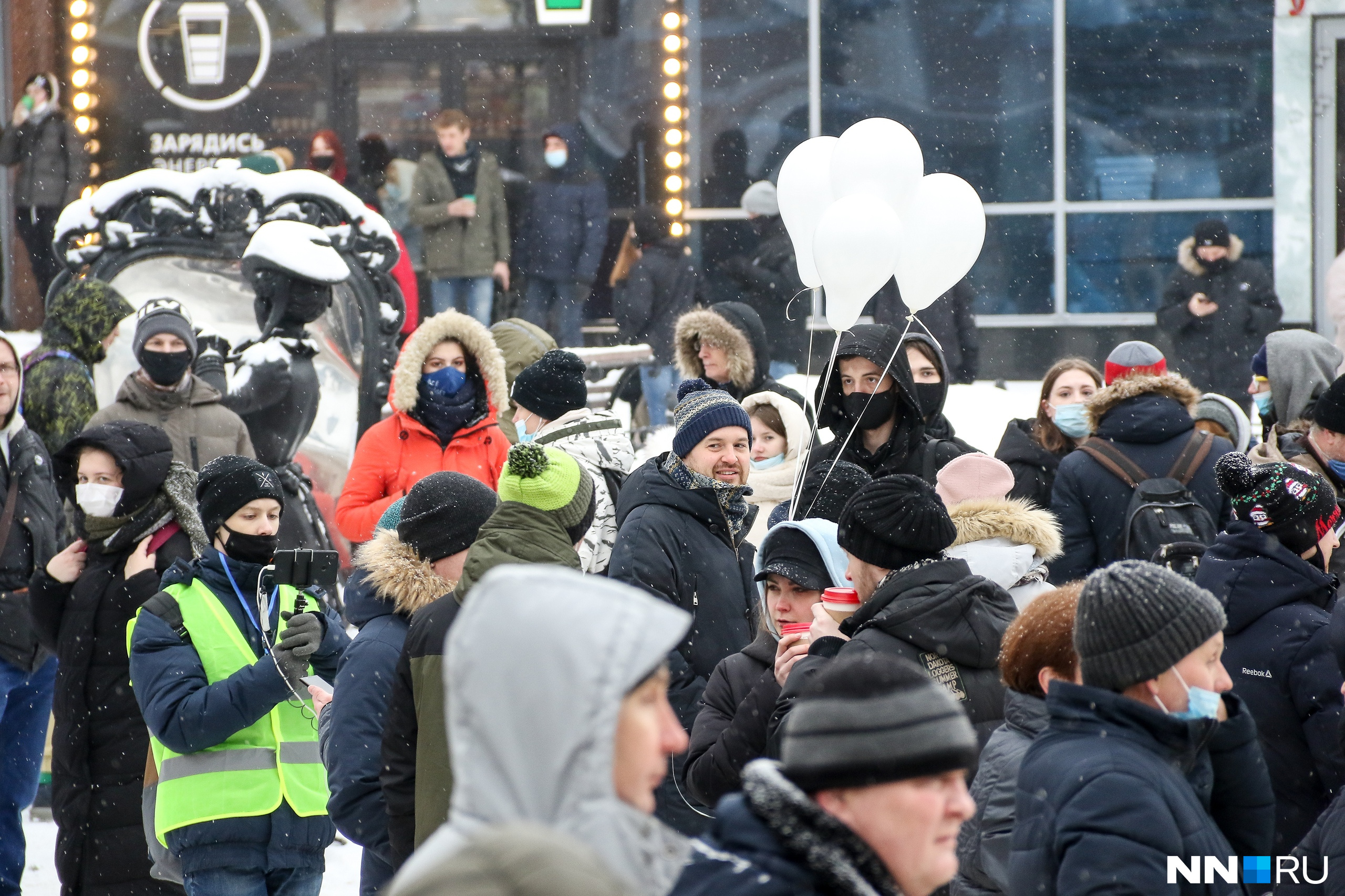 По оценкам мэрии — на акции было до 1,5 тысячи протестующих. Оппозиционеры приводят цифры в два раза больше По оценкам мэрии — на акции было до 1,5 тысячи протестующих. Оппозиционеры приводят цифры в два раза больше