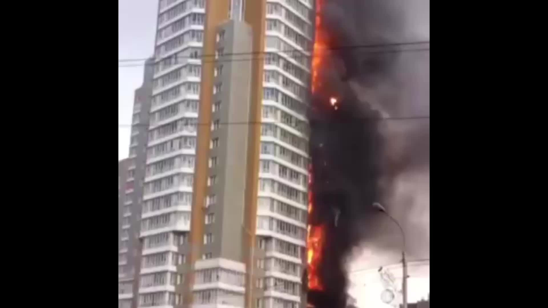 Причина пожара 25-этажного дома на Шахтеров в Красноярске 21.09.2014  установлена; правительство города начало оказывать погорельцам матпомощь -  22 сентября 2014 - ФОНТАНКА.ру