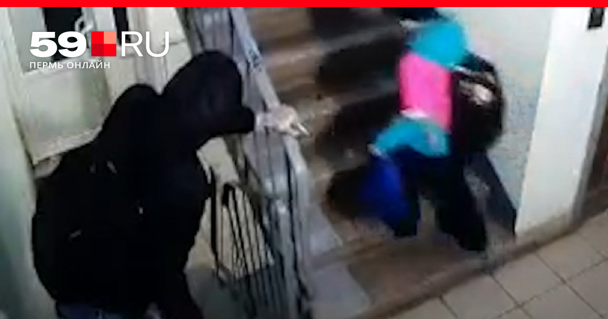 Мужчина избил девушку в подъезде — Video | VK