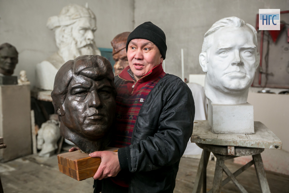 скульптор красноярск. фонтан реки сибири красноярск. памятник преемственность поколений красноярск. памятнику «клоун на мотоцикле» рубцовск. красноярск памятник михаилу гаденко.