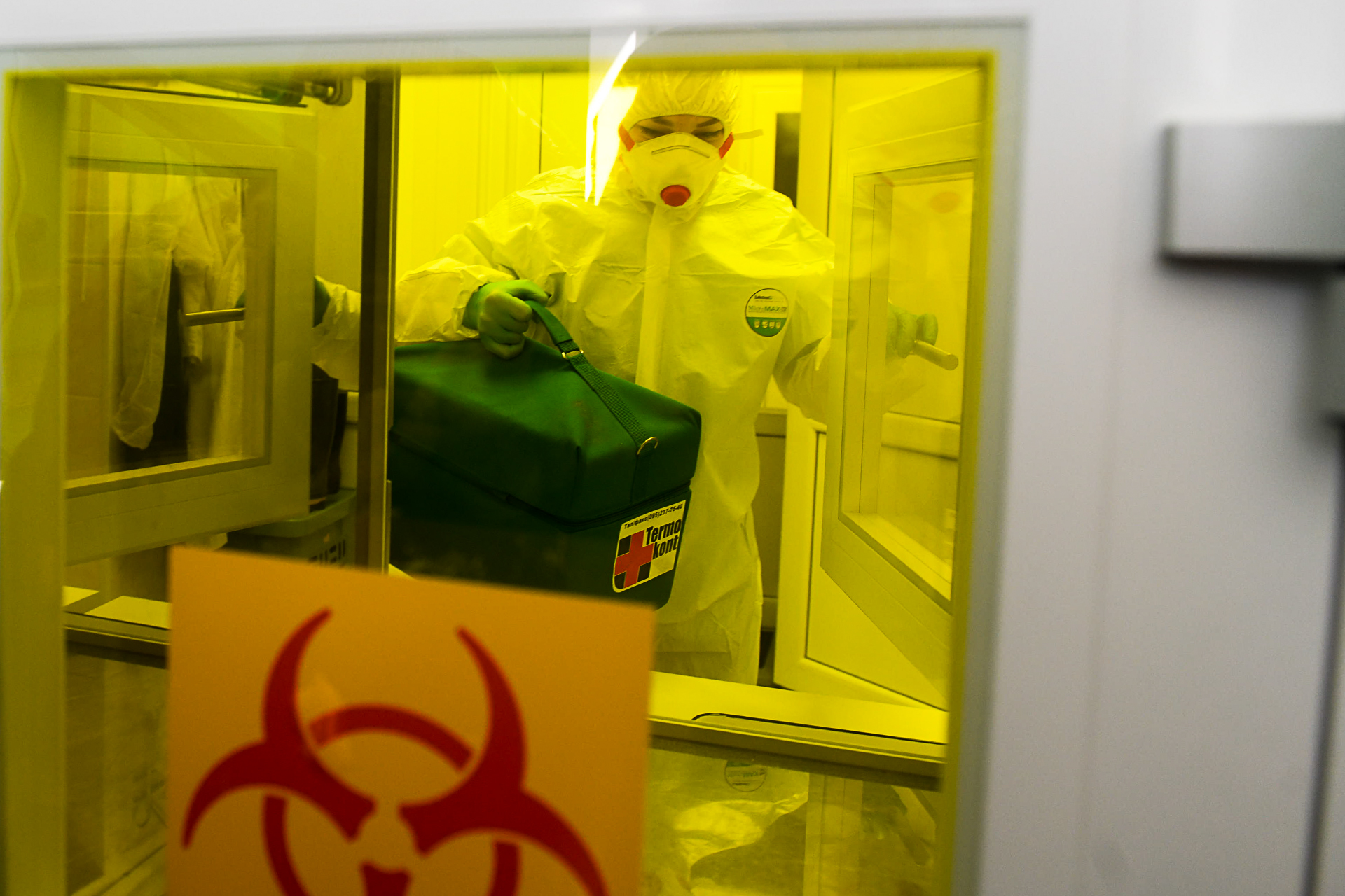 поджег дом. сожженный дом. сгорела в доме жена. строитель сжёг дом. остовы сожженных домов.