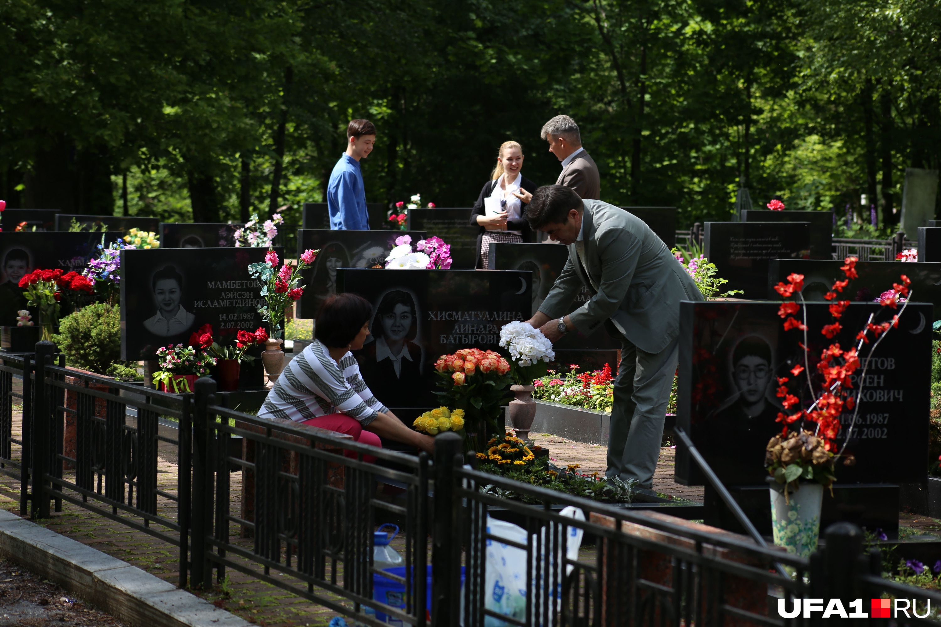 2 июля родители погибших в авиакатастрофе детей встречаются — на кладбище