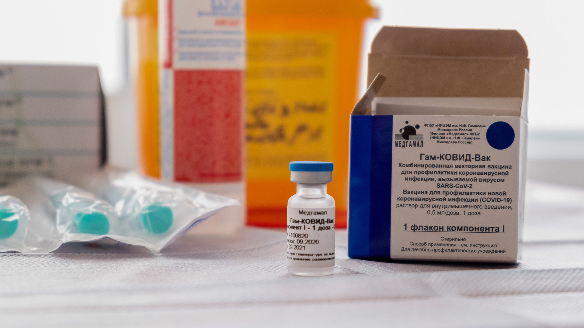 «Риск осложнений ниже, чем шанс попасть в ДТП»: врач из Кемерово — о том, почему поставил прививку от COVID