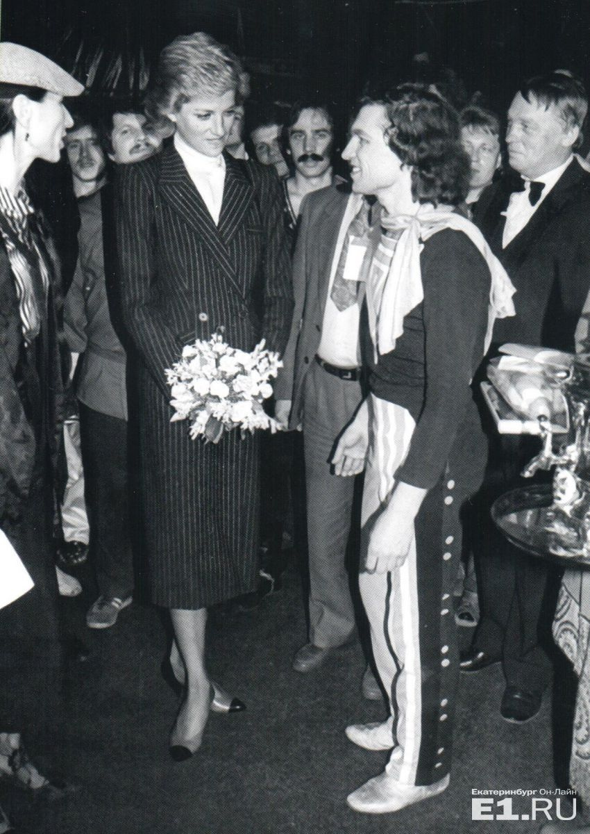 Принцесса Диана за кулисами Советского цирка с Анатолием Марчевским на гастролях в Лондоне.