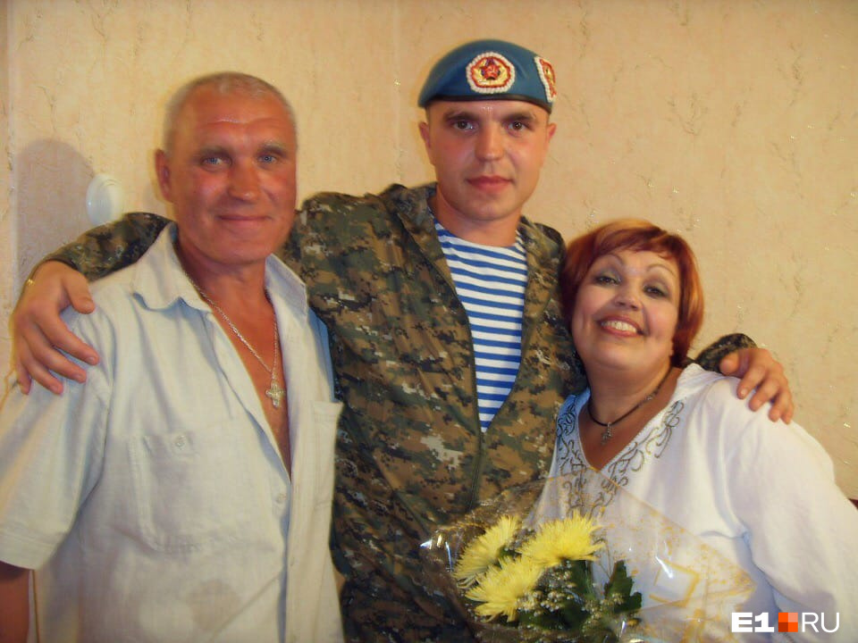 Семья Николая до сих пор не может смириться, что жизнь молодого человека закончилась так нелепо и трагически Семья Николая до сих пор не может смириться, что жизнь молодого человека закончилась так нелепо и трагически