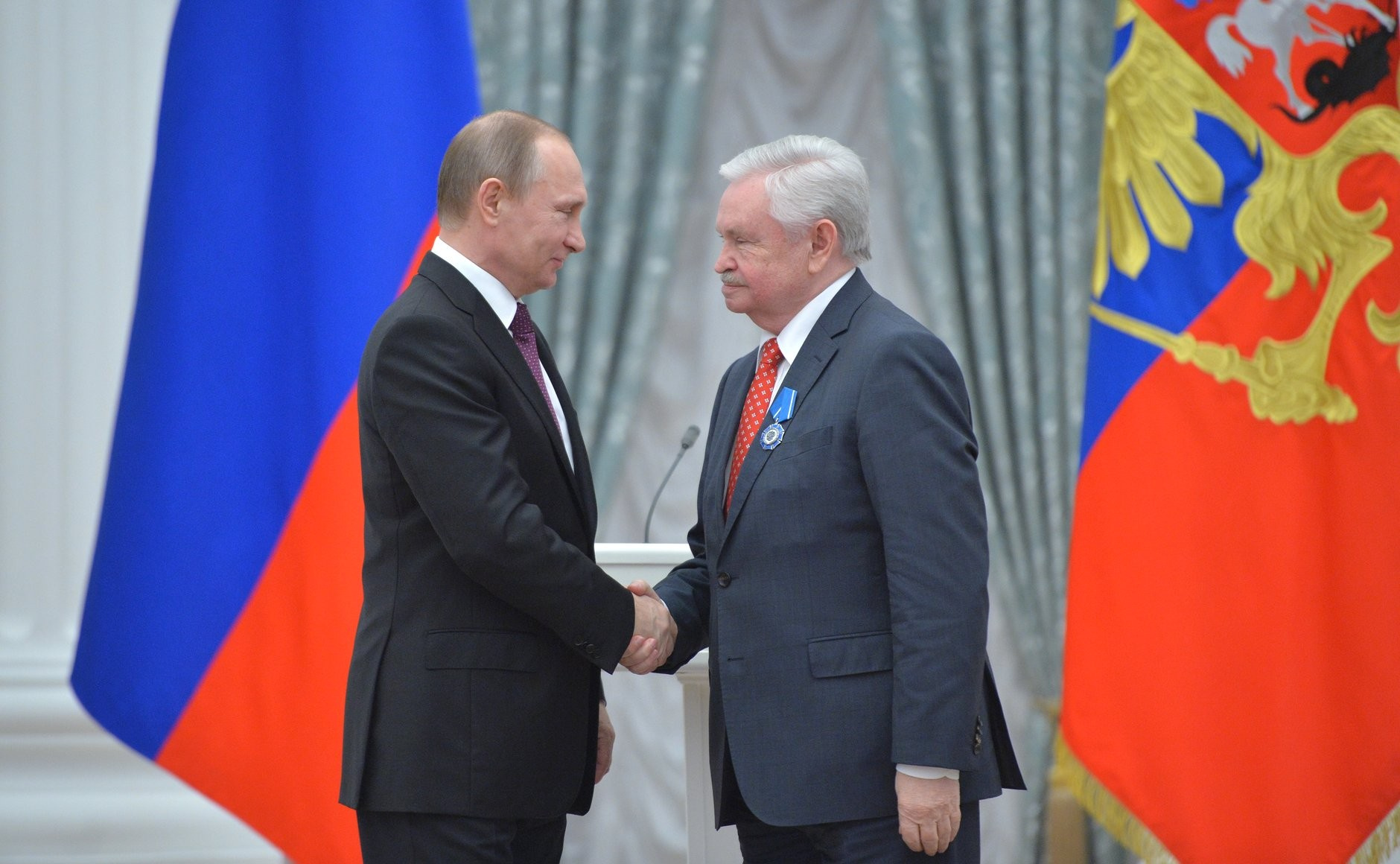 В 2016 году президент наградил Альберта Лиханова орденом Почета