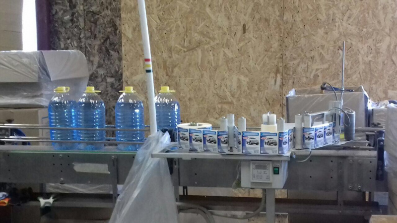 Метиловую незамерзайку обычно разливают в полуподпольных цехах Метиловую незамерзайку обычно разливают в полуподпольных цехах