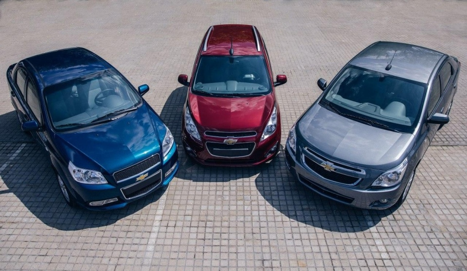 Это уже вторая попытка узбекского производителя прийти на российский рынок с бывшими моделями Chevrolet — Spark, Aveo и Cobalt