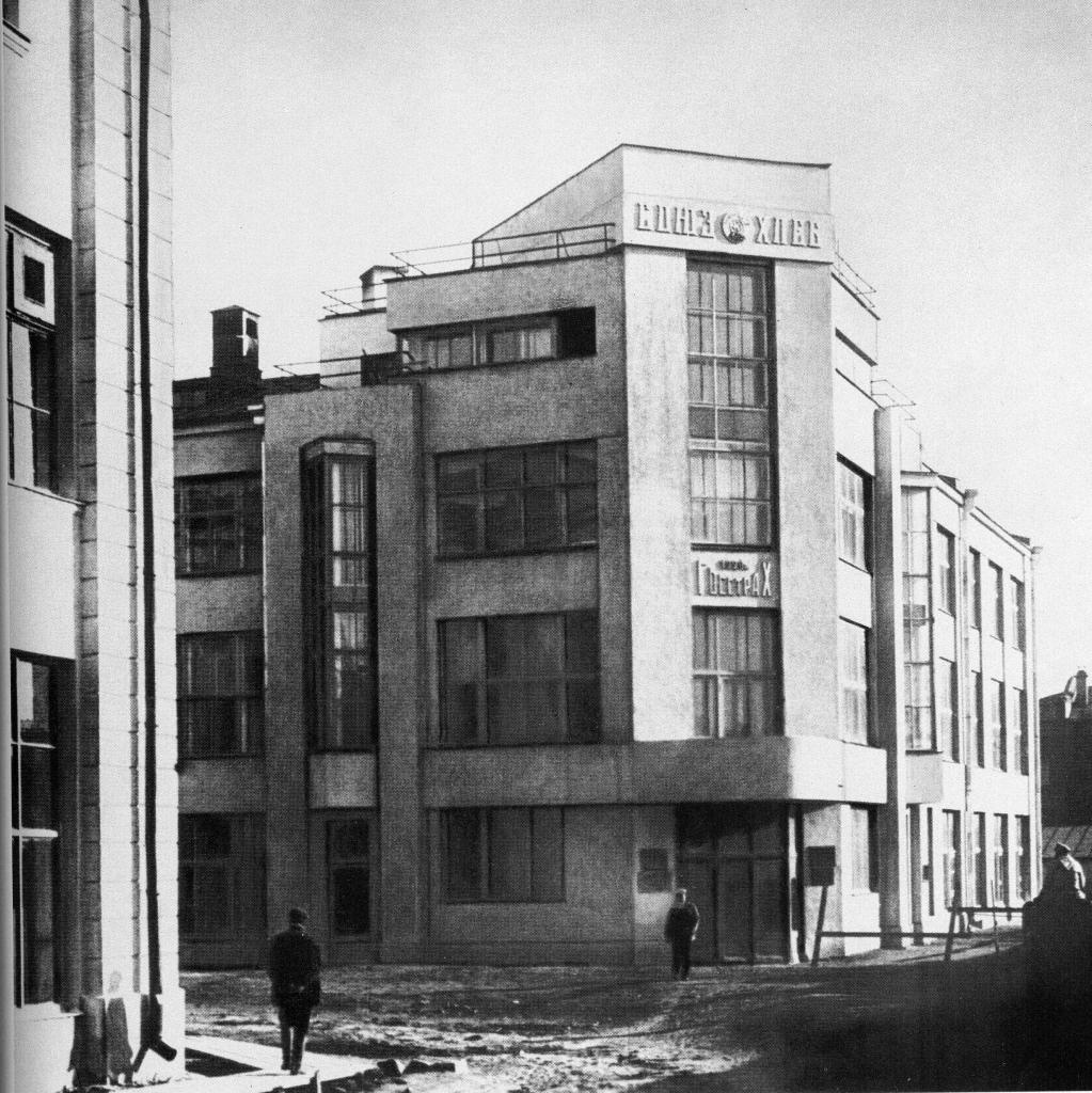 А когда-то заброшенное здание выглядело так.
