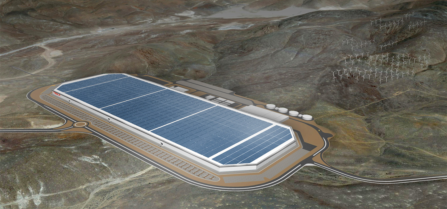Гигафабрика Tesla рассчитана на выпуск 35 гВт·ч батарей в год, что недалеко от нынешних объемов производства литий-ионок во всем мире. Правда, «Тесла» остается убыточной компанией, и планы США по отмене субсидий для электромобилей могут подорвать ее благополучие еще сильнее. Но Tesla – уже не главная движущая сила в мире массовых электромобилей: на подходе игроки посерьезнее Гигафабрика Tesla рассчитана на выпуск 35 гВт·ч батарей в год, что недалеко от нынешних объемов производства литий-ионок во всем мире. Правда, «Тесла» остается убыточной компанией, и планы США по отмене субсидий для электромобилей могут подорвать ее благополучие еще сильнее. Но Tesla – уже не главная движущая сила в мире массовых электромобилей: на подходе игроки посерьезнее