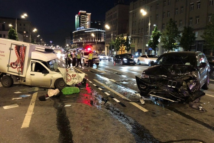 В результате аварии Ефремов не пострадал, но водитель встречного фургона скончался в больнице