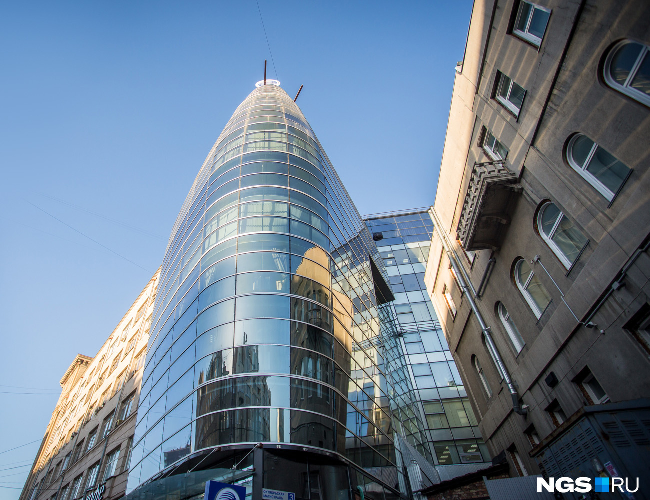 Офисное здание «Кокон» на Октябрьской магистрали, 3 становилось победителем архитектурного конкурса «Золотая капитель»