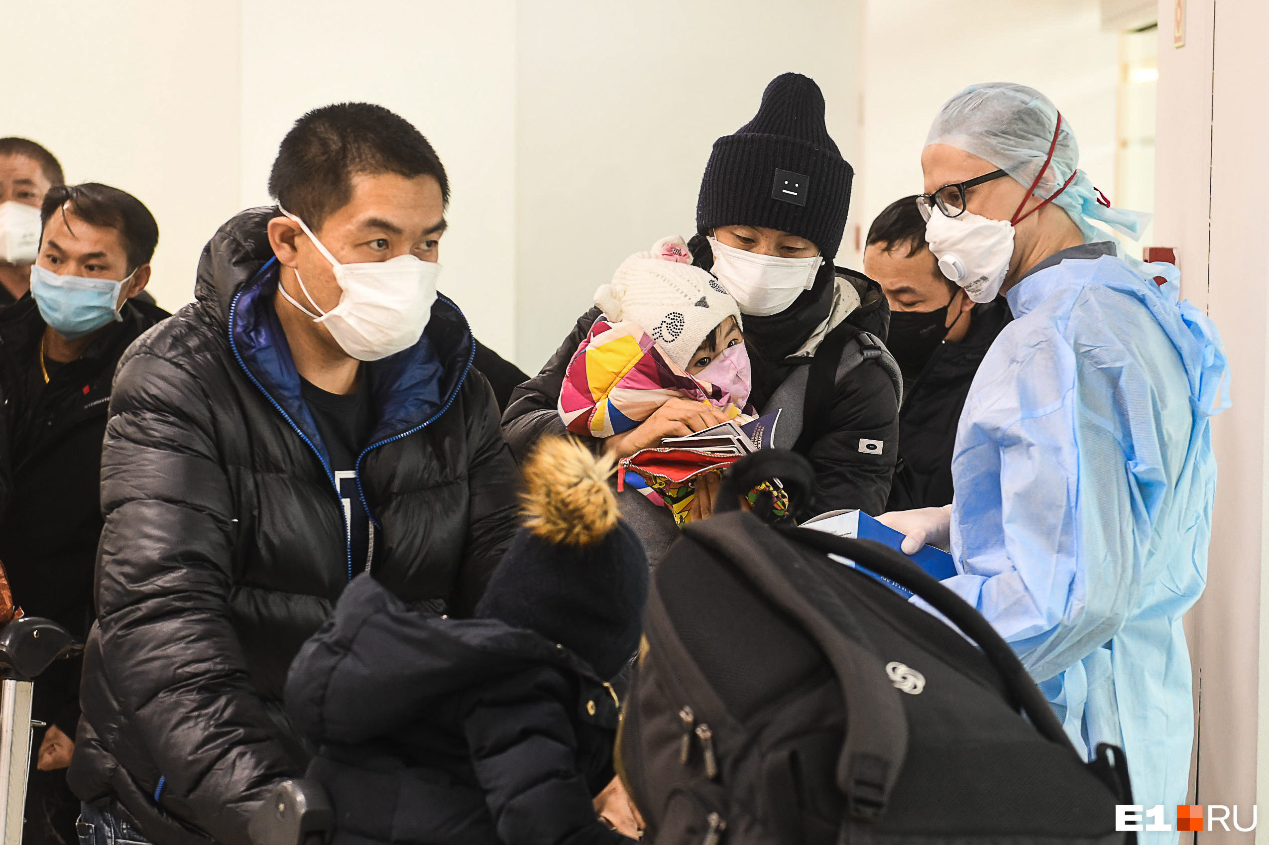Встреча пассажиров рейса из Пекина в начале пандемии