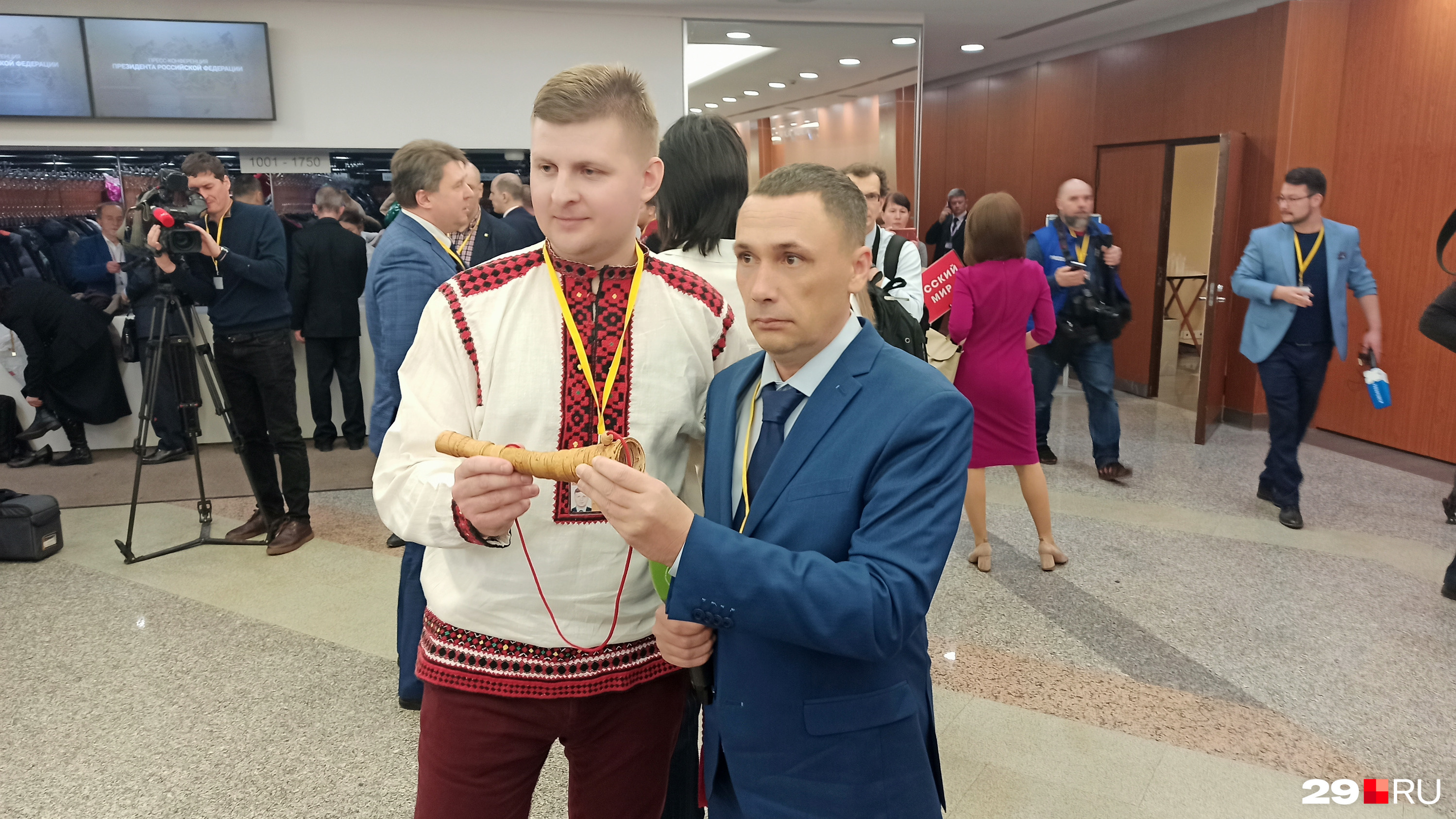 Мордовский журналист будет привлекать внимание Путина рогом и национальным костюмом<br> Мордовский журналист будет привлекать внимание Путина рогом и национальным костюмом<br>