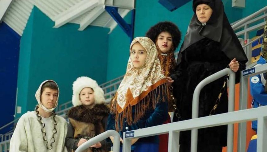 Подростки нарядились в персонажей картин Василия Сурикова<br>