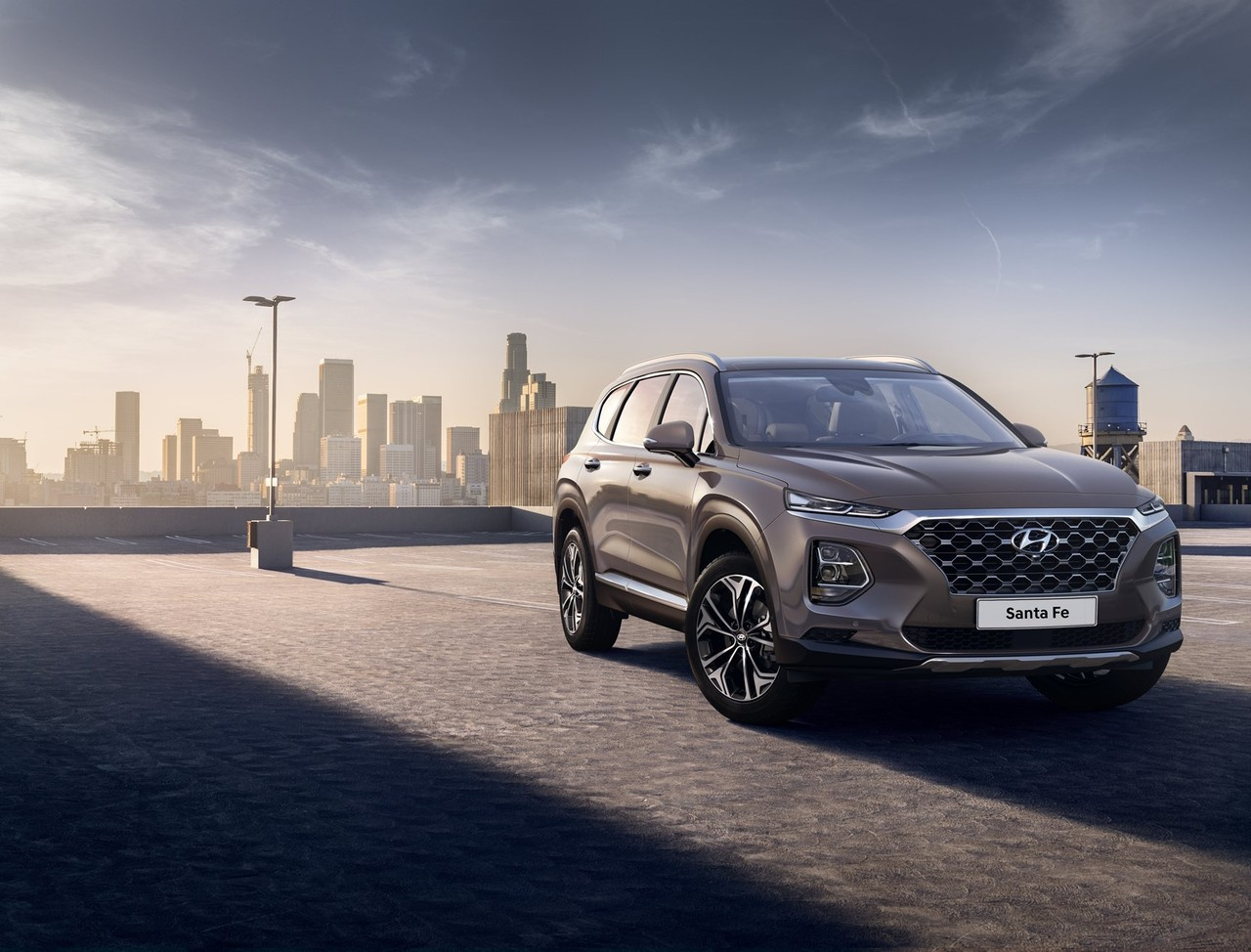 В феврале Hyundai засветил внешность нового Santa Fe