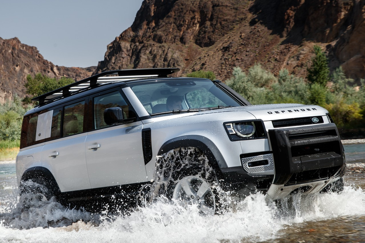 Land Rover Defender 2020 off Road