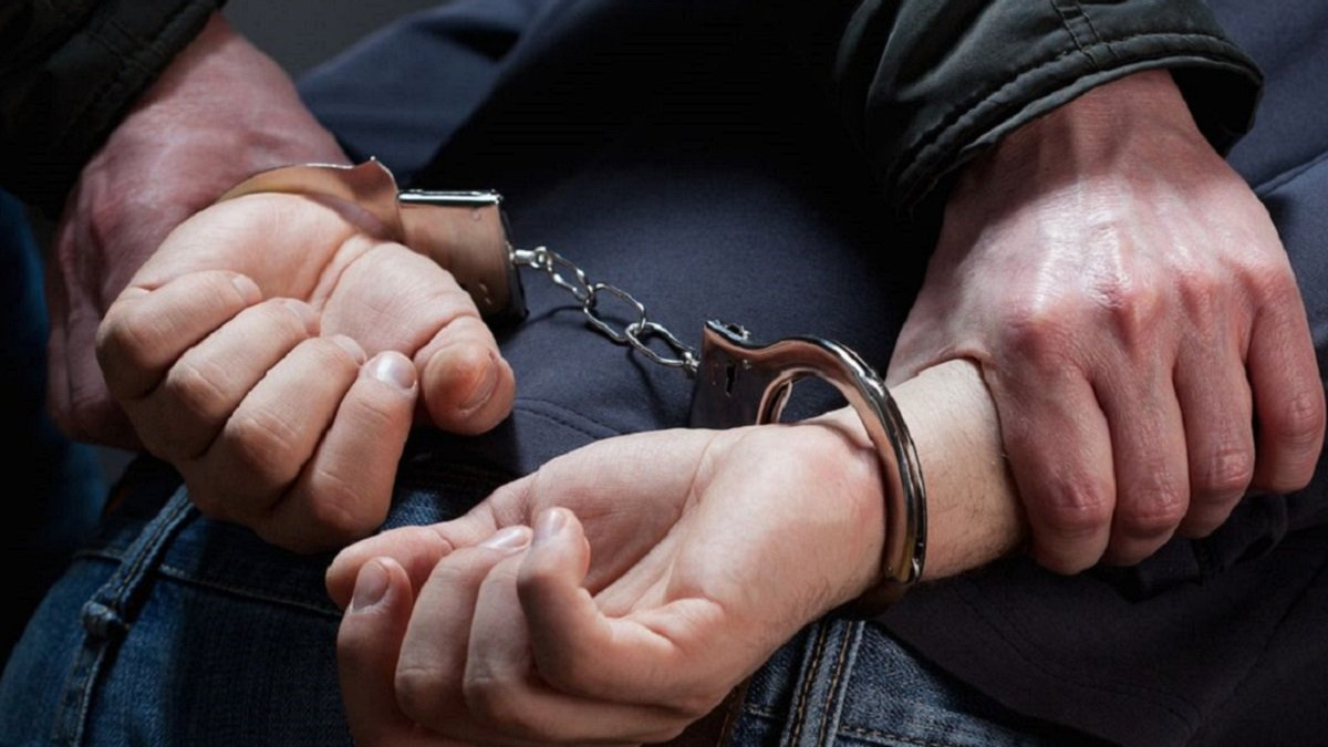 Полицейские задержали двух мужчин за кражи из офисов микрозаймов в Чите