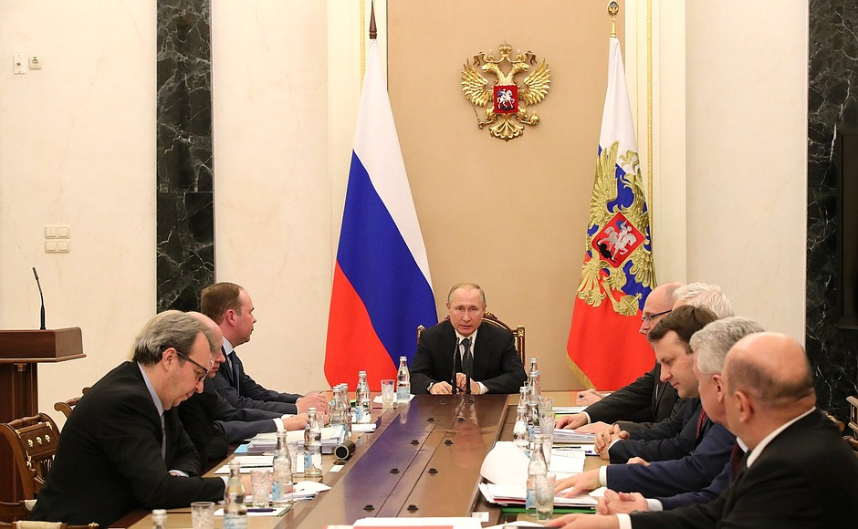Владимир Путин и члены аппарата Кремля готовятся к посланию